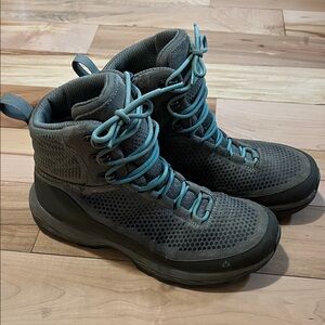 Vasque Gore Tex Hiking Boots with Teal Laces